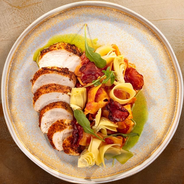 Pierś z kurczaka / pappardelle z chorizo w sosie pomidorowym